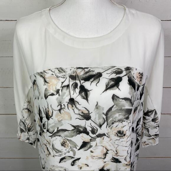 RO & DE Anthropologie White Gray‎ Floral High Low Short Sleeve Blouse Top Size M - Picture 4 of 11